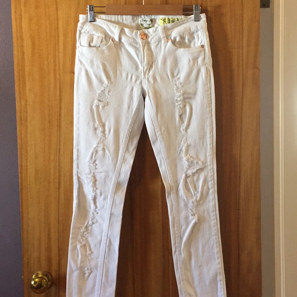 White destructed skinny jeans